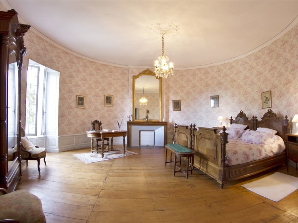 Chateau De Puyrigaud Bed and Breakfast Léoville Buitenkant foto